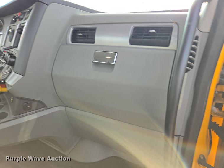 image for item EI4129 2020 Kenworth T680 semi truck