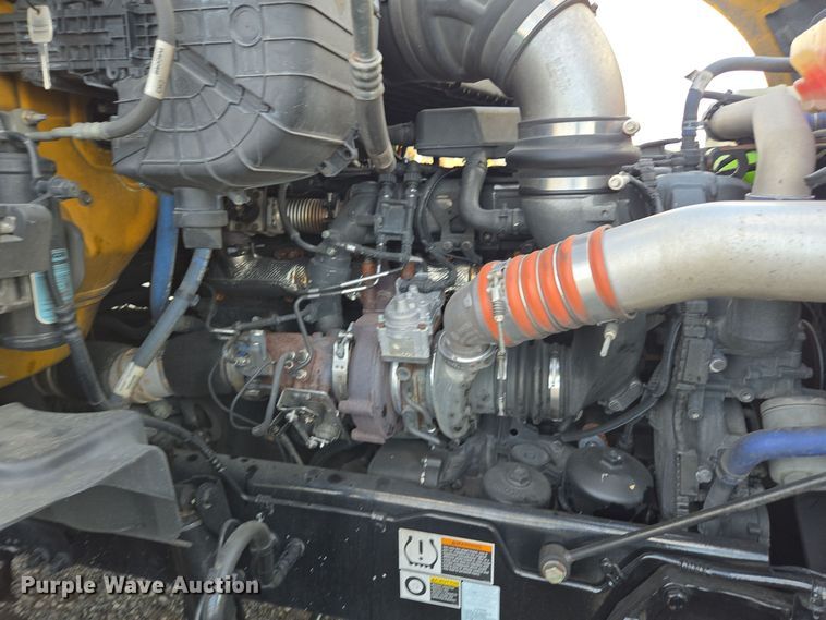 image for item EI4129 2020 Kenworth T680 semi truck