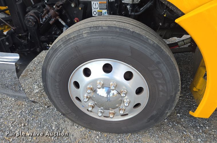 image for item EI4129 2020 Kenworth T680 semi truck