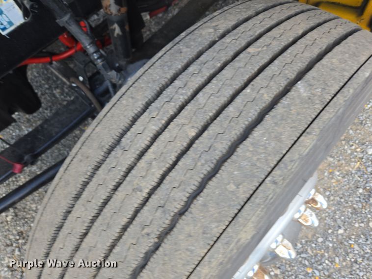 image for item EI4129 2020 Kenworth T680 semi truck