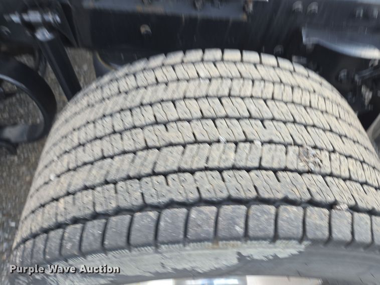 image for item EI4129 2020 Kenworth T680 semi truck