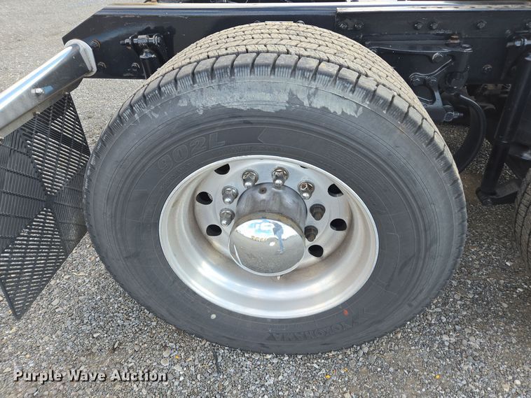 image for item EI4129 2020 Kenworth T680 semi truck