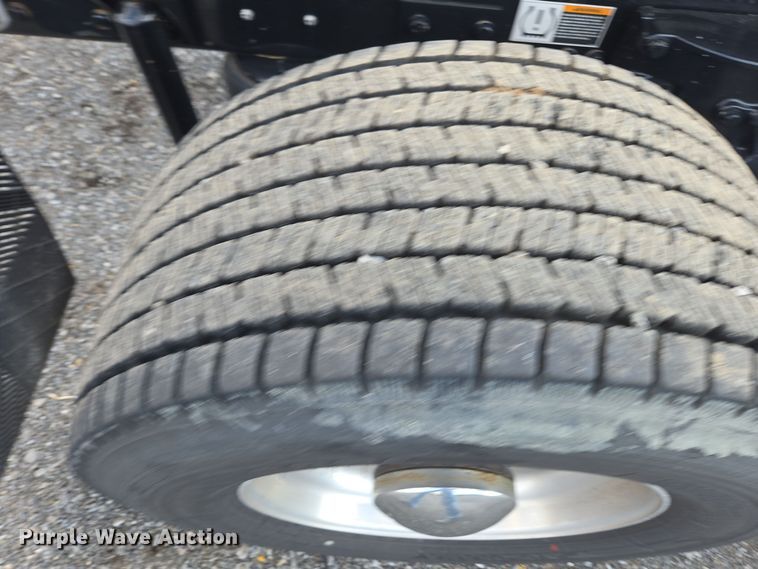 image for item EI4129 2020 Kenworth T680 semi truck