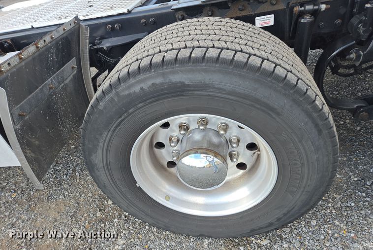 image for item EI4129 2020 Kenworth T680 semi truck