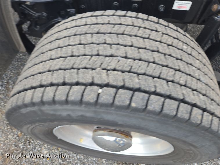 image for item EI4129 2020 Kenworth T680 semi truck