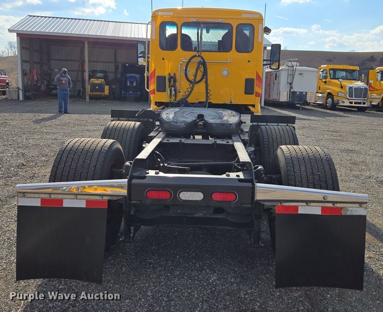 image for item EI4130 2022 Kenworth T680 semi truck