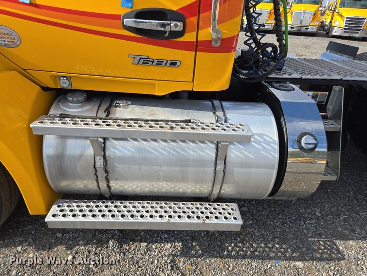 image for item EI4130 2022 Kenworth T680 semi truck