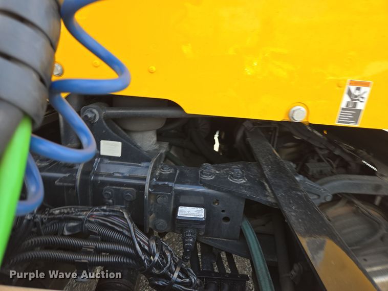 image for item EI4130 2022 Kenworth T680 semi truck