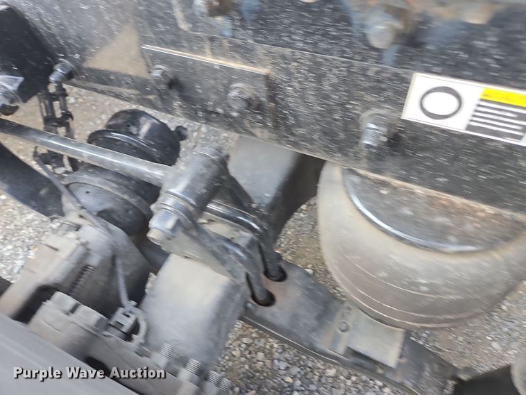 image for item EI4130 2022 Kenworth T680 semi truck