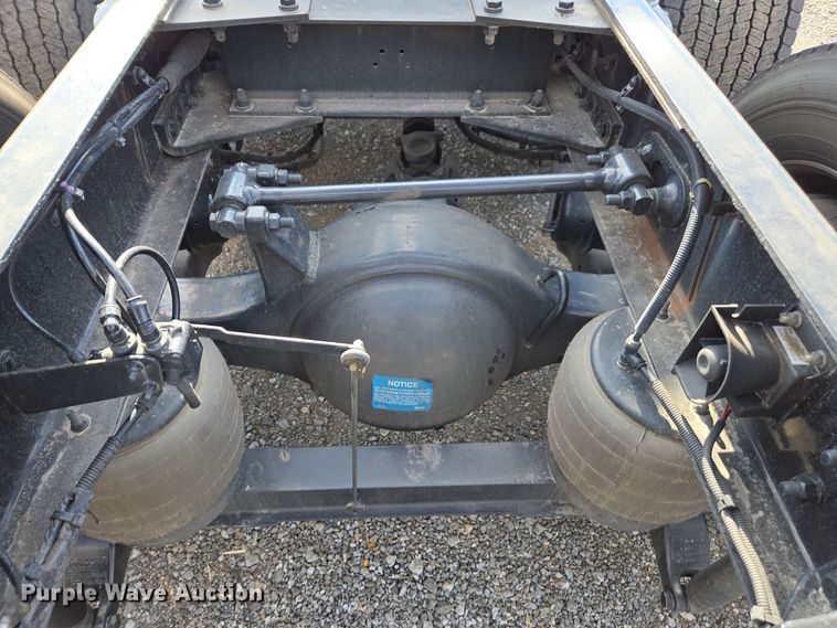 image for item EI4130 2022 Kenworth T680 semi truck