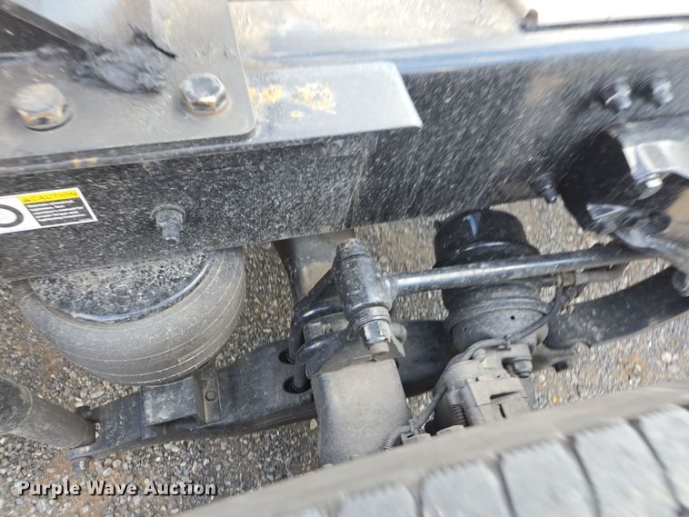 image for item EI4130 2022 Kenworth T680 semi truck