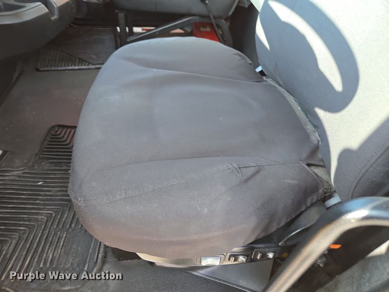 image for item EI4130 2022 Kenworth T680 semi truck