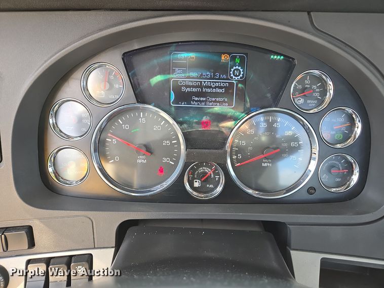 image for item EI4130 2022 Kenworth T680 semi truck