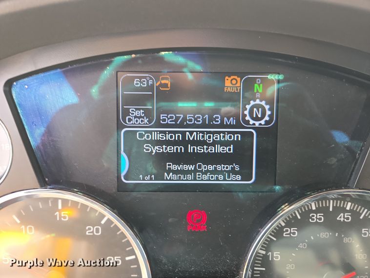 image for item EI4130 2022 Kenworth T680 semi truck