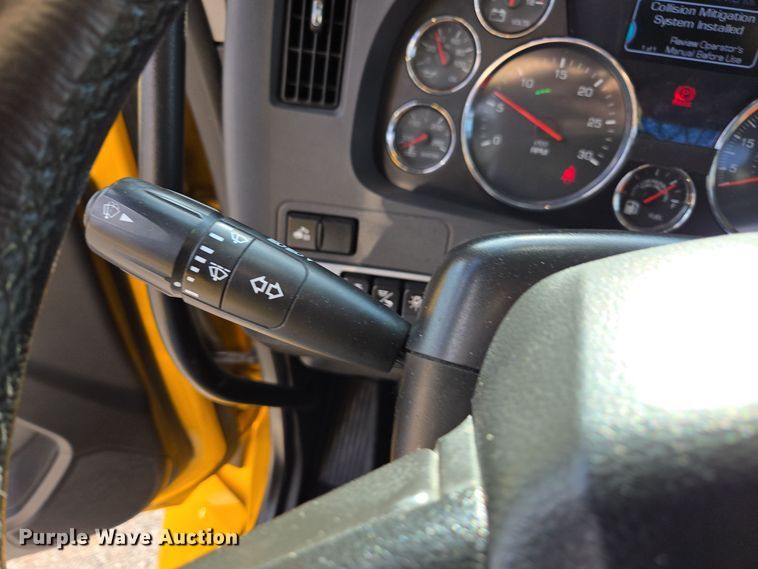 image for item EI4130 2022 Kenworth T680 semi truck