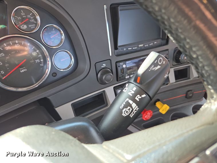 image for item EI4130 2022 Kenworth T680 semi truck