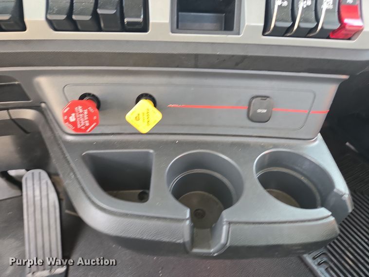 image for item EI4130 2022 Kenworth T680 semi truck