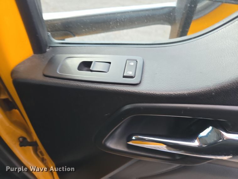 image for item EI4130 2022 Kenworth T680 semi truck