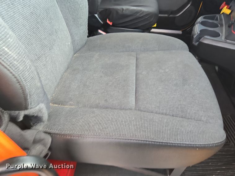 image for item EI4130 2022 Kenworth T680 semi truck