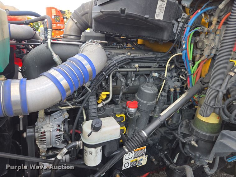 image for item EI4130 2022 Kenworth T680 semi truck