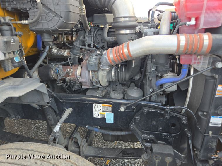 image for item EI4130 2022 Kenworth T680 semi truck