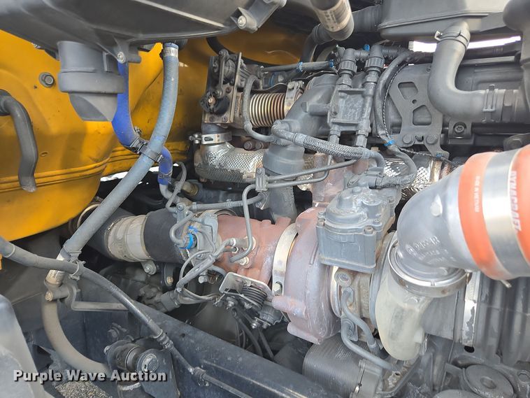 image for item EI4130 2022 Kenworth T680 semi truck