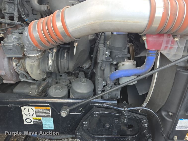 image for item EI4130 2022 Kenworth T680 semi truck