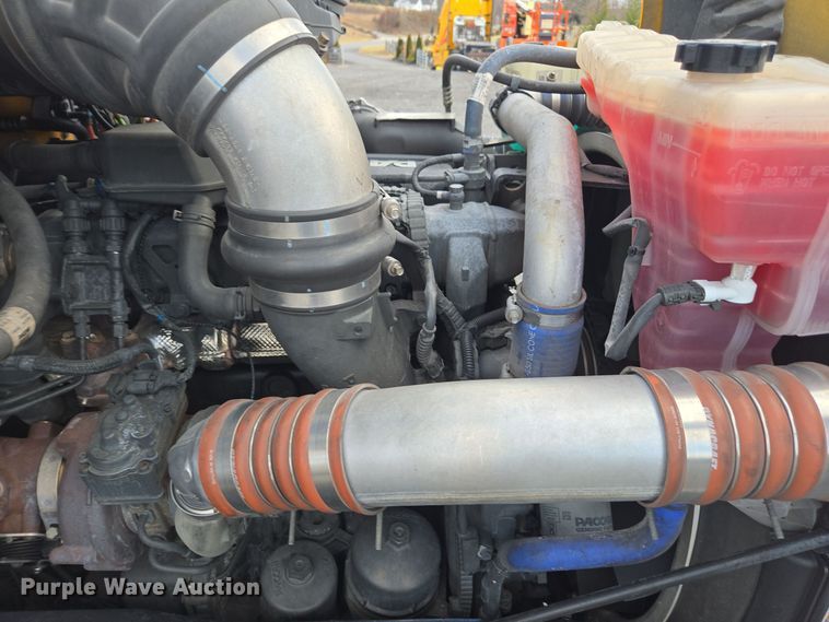 image for item EI4130 2022 Kenworth T680 semi truck