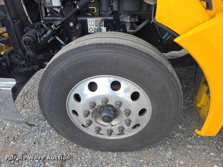 image for item EI4130 2022 Kenworth T680 semi truck