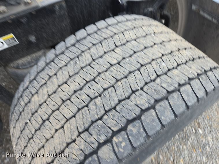 image for item EI4130 2022 Kenworth T680 semi truck