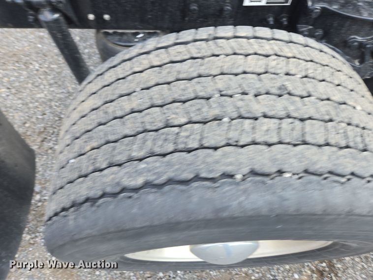 image for item EI4130 2022 Kenworth T680 semi truck