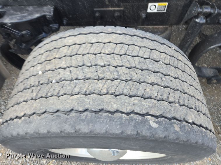 image for item EI4130 2022 Kenworth T680 semi truck