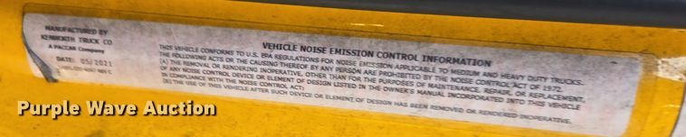 image for item EI4130 2022 Kenworth T680 semi truck