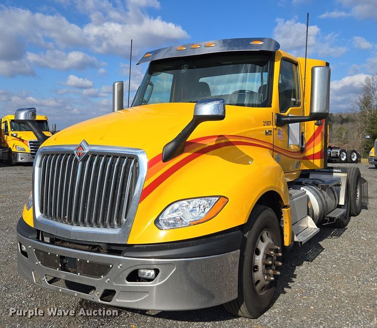 image for item EI4131 2021 International LT625 semi truck