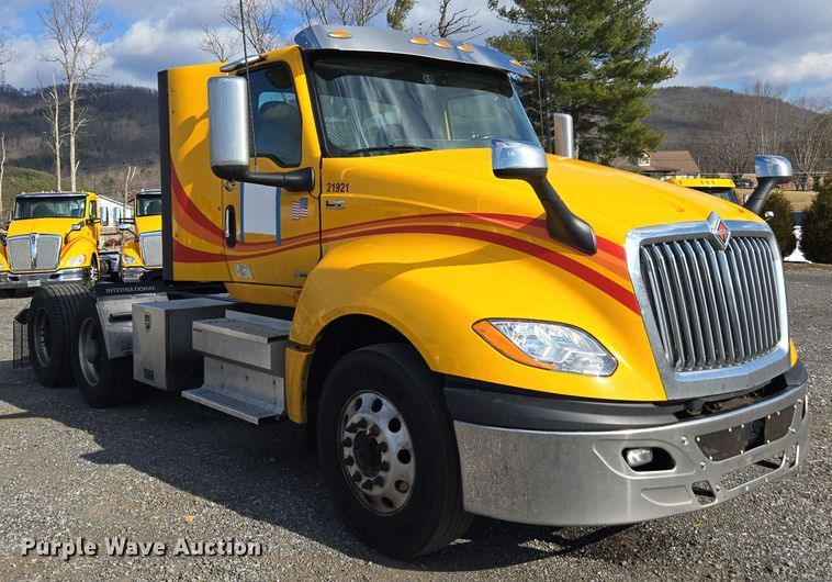 image for item EI4131 2021 International LT625 semi truck
