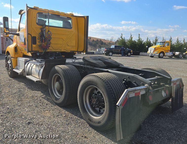 image for item EI4131 2021 International LT625 semi truck