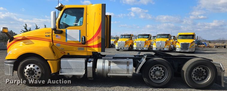 image for item EI4131 2021 International LT625 semi truck