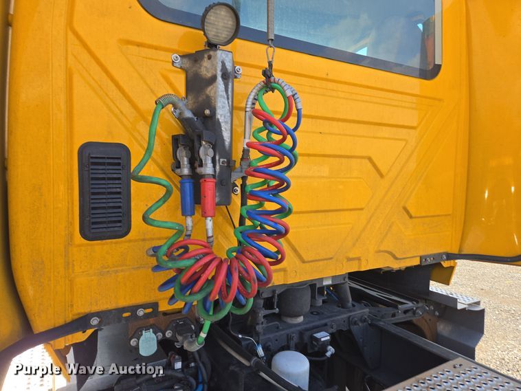 image for item EI4131 2021 International LT625 semi truck