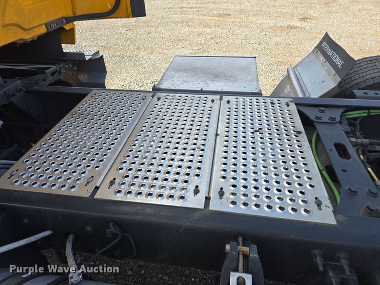 image for item EI4131 2021 International LT625 semi truck