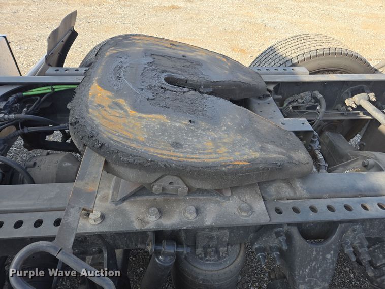 image for item EI4131 2021 International LT625 semi truck