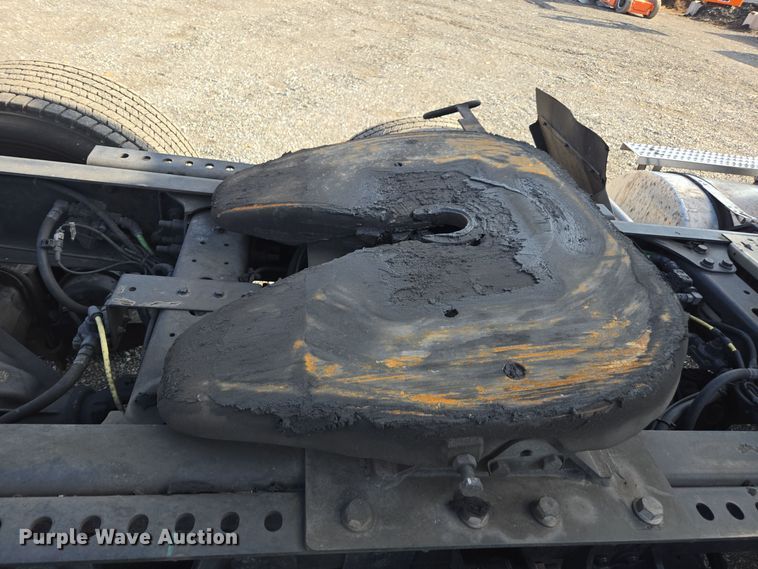 image for item EI4131 2021 International LT625 semi truck