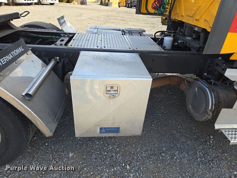 image for item EI4131 2021 International LT625 semi truck