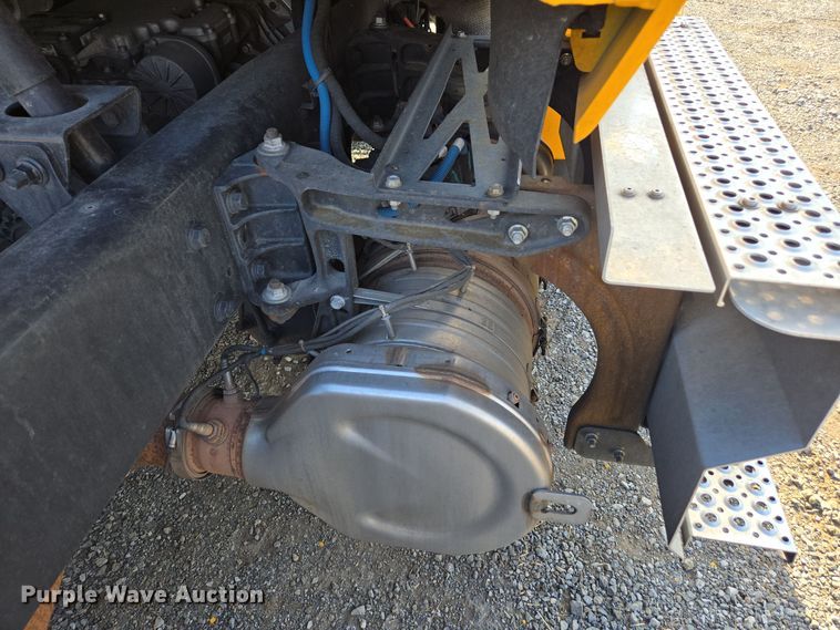 image for item EI4131 2021 International LT625 semi truck