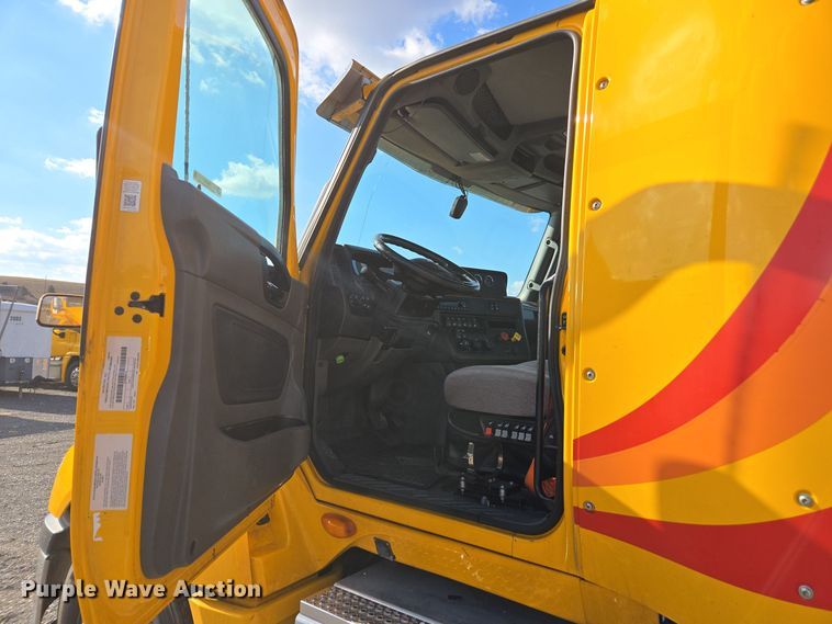 image for item EI4131 2021 International LT625 semi truck