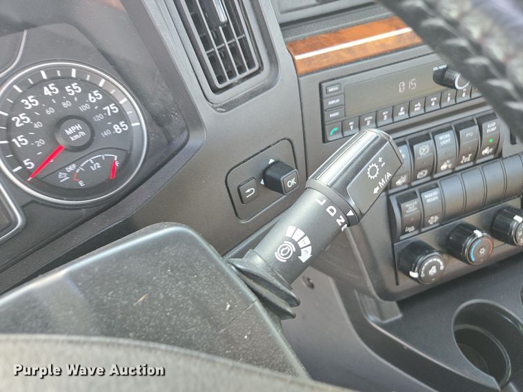 image for item EI4131 2021 International LT625 semi truck