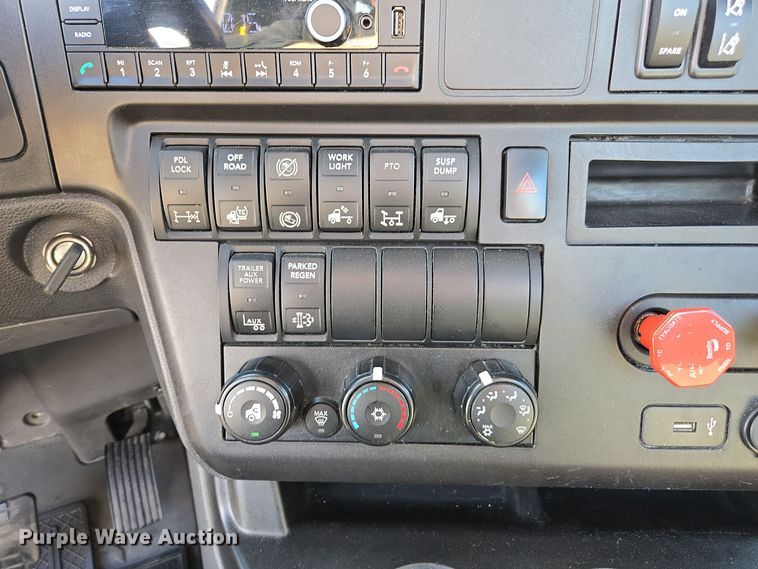 image for item EI4131 2021 International LT625 semi truck