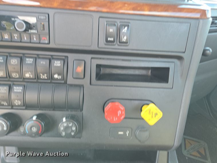 image for item EI4131 2021 International LT625 semi truck