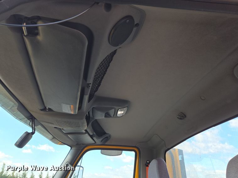 image for item EI4131 2021 International LT625 semi truck