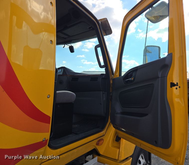 image for item EI4131 2021 International LT625 semi truck