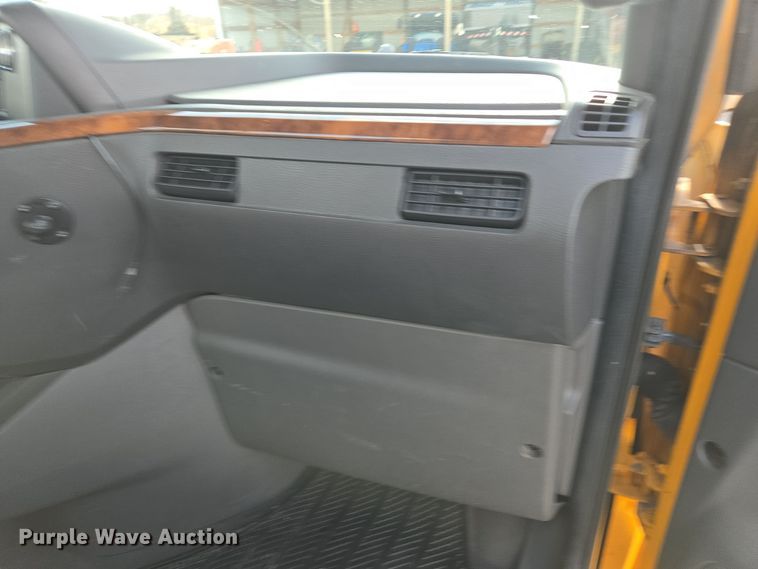 image for item EI4131 2021 International LT625 semi truck